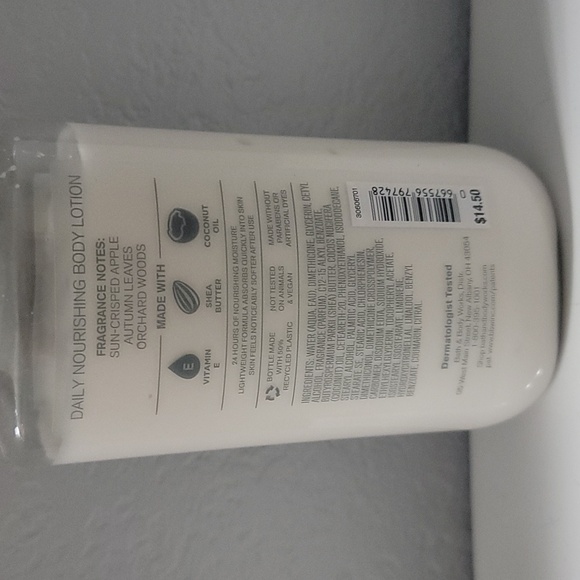 Bath & Body Works Sweater Weather Body Lotion - Gold and Cream - Picture 2 of 2